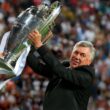 Carlo Ancelotti a Real Madrid 10. BL-trófeáját ünnepli.