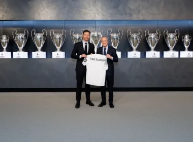 Xabi Alonso és Florentino Pérez (forrás: realmadrid.com)