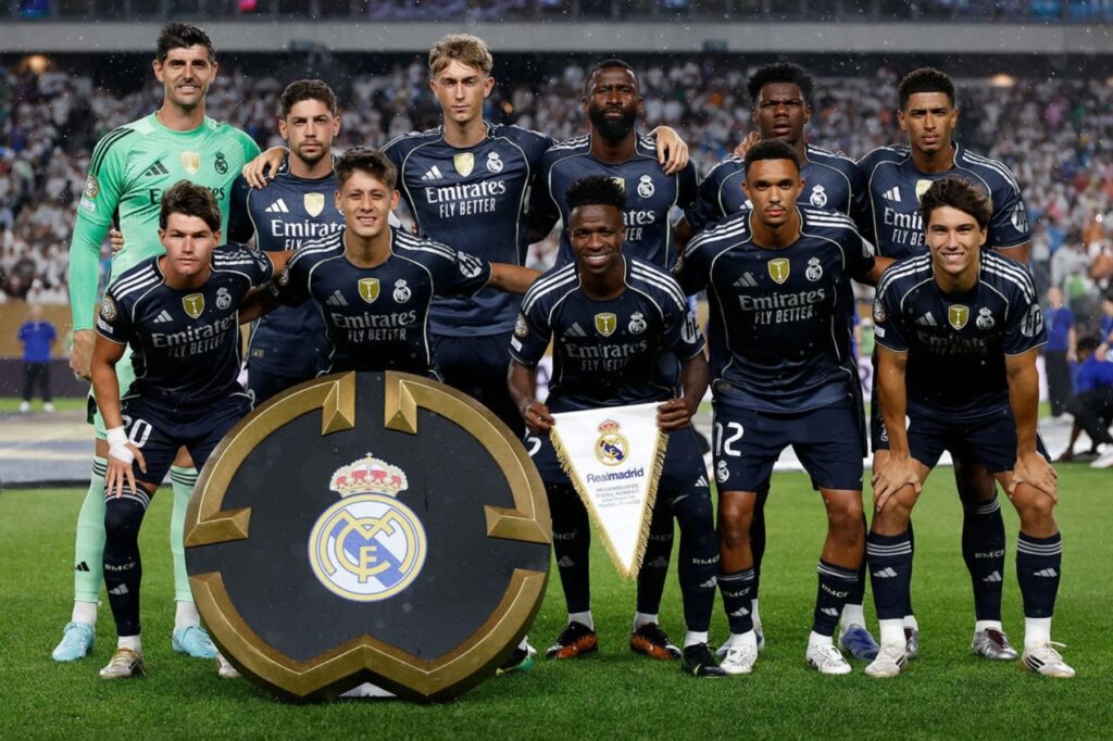 A Real Madrid kezdőcsapata az RB Salzburg elleni klub-vb csoportmeccsen.