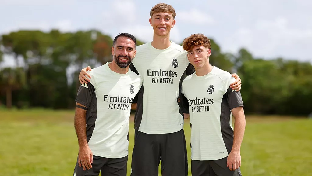 Dani Carvajal, Dean Huijsen és Víctor Munoz (forrás: realmadrid.com)