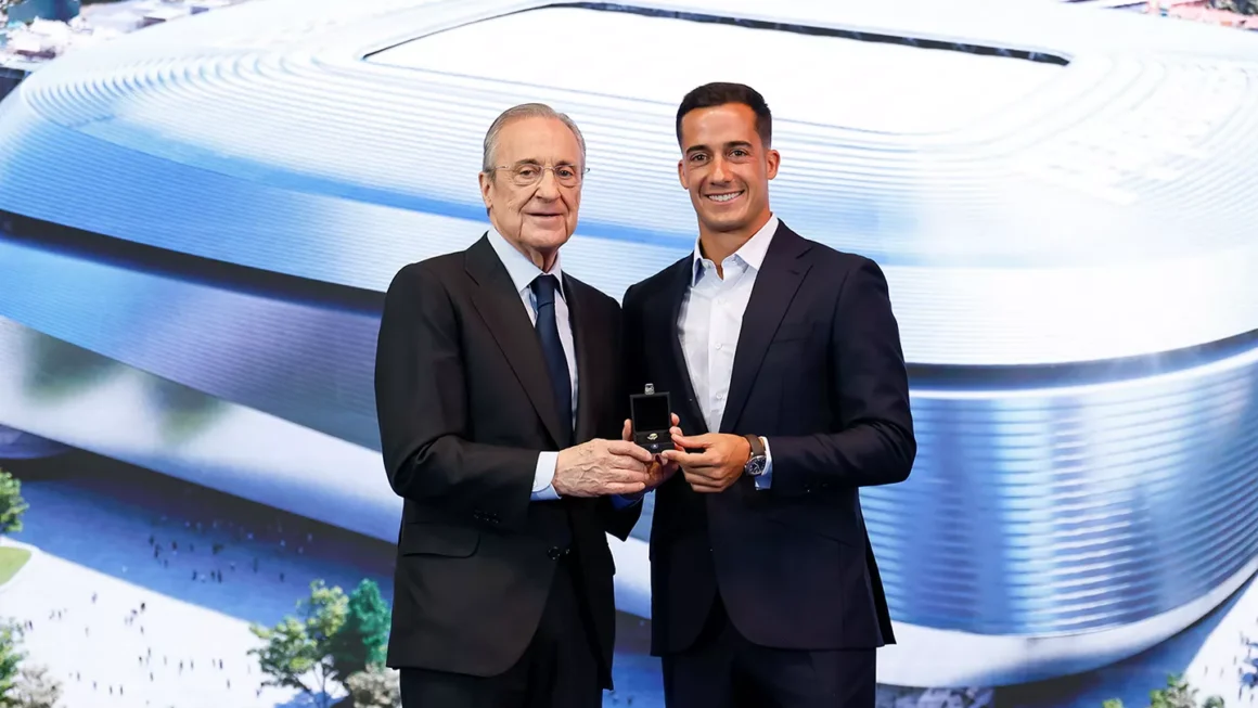 Florentino Pérez és Lucas Vázquez (forrás: realmadrid.com)