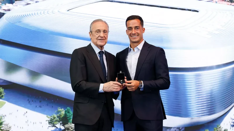 Florentino Pérez és Lucas Vázquez (forrás: realmadrid.com)