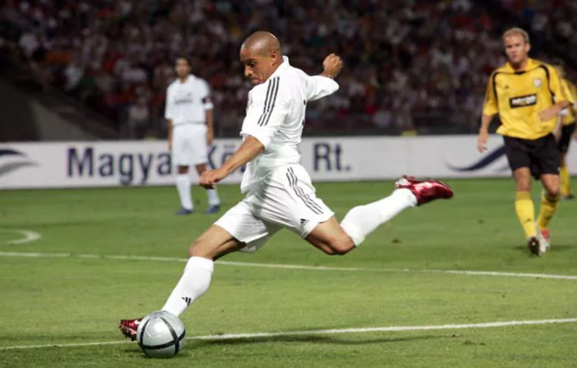 Roberto Carlos a Puskás Ferenc válogatott ellen (forrás: realmadrid.com)