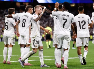 Nagy menetelés előtt a csapat (kép: realmadrid.com)