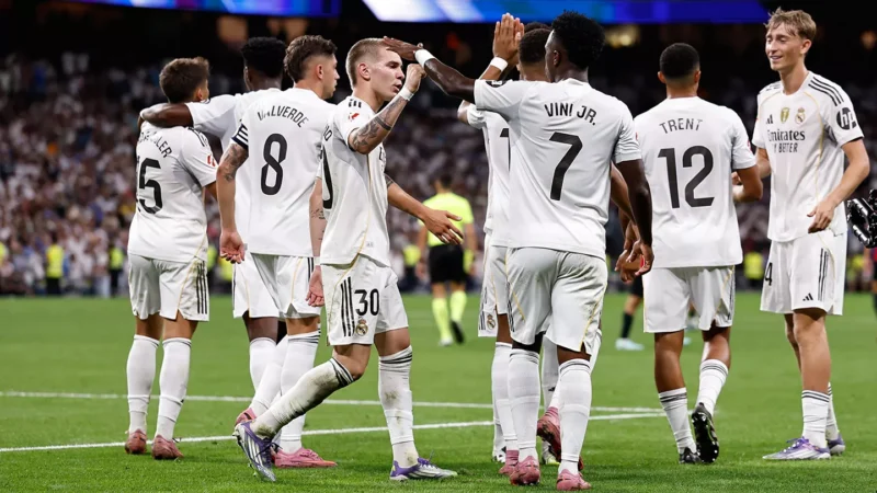 Nagy menetelés előtt a csapat (kép: realmadrid.com)