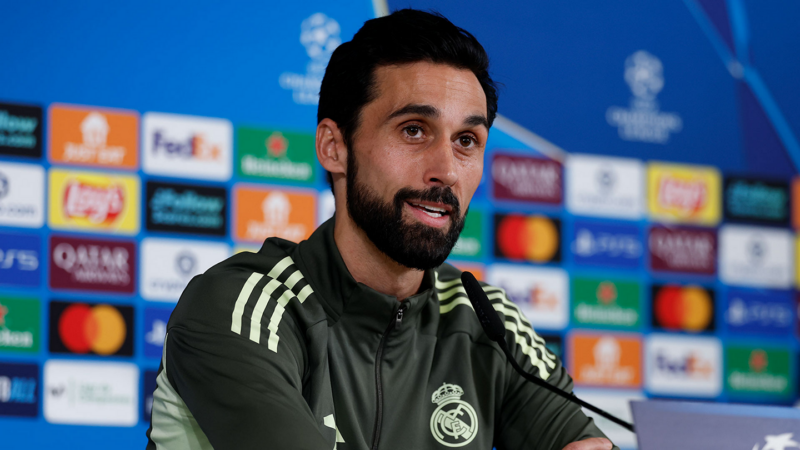 Álvaro Arbeloa a Monaco elleni Bajnokok Ligája meccs előtti sajtótájékoztatón 2026. január 19-én. (kép: realmadrid.com)