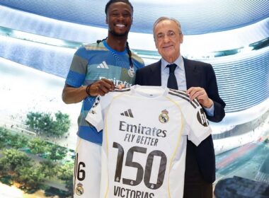 Camavinga és Florentino Pérez (forrás: realmadrid.com)
