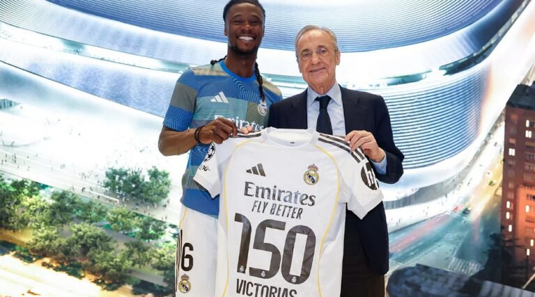 Camavinga és Florentino Pérez (forrás: realmadrid.com)