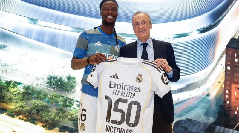 Camavinga és Florentino Pérez (forrás: realmadrid.com)