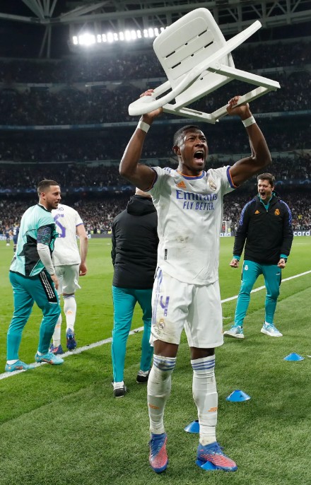 David Alaba ünneplése a PSG ellen 2022-ben (forrás: realmadrid.com)