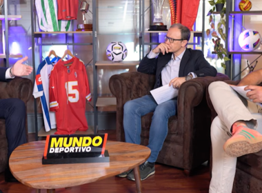 Enrique Riquelme a Mundo Deportivo stúdiójában (forrás: www.youtube.com/@mundodeportivo)