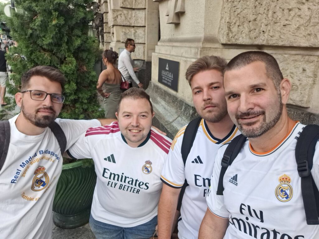 A Peña Madridista Húngara képviselőinek találkozása Roberto Carlosszal (forrás: penamadridista.hu)