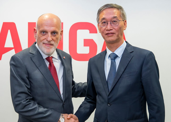 Javier Tebas és Yao Jing (forrás: screenshot)