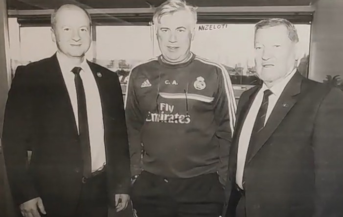 Tóth Zele József Carlo Ancelotti mellett (forrás: Tóth-Zele József engedélyével)