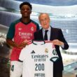 Tchouaméni és Florentino Pérez (forrás: realmadrid.com)