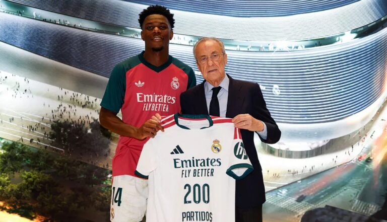 Tchouaméni és Florentino Pérez (forrás: realmadrid.com)