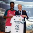 Vinícius Jr. és Florentino Pérez (forrás: realmadrid.com)