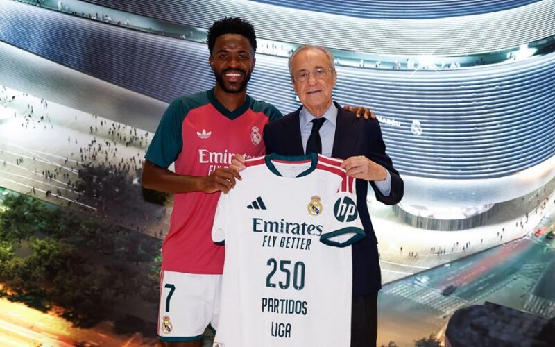 Vinícius Jr. és Florentino Pérez (forrás: realmadrid.com)