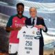 Vinícius Jr. és Florentino Pérez (forrás: realmadrid.com)
