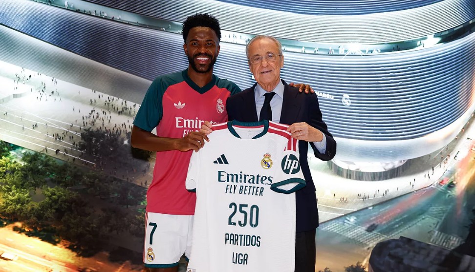 Vinícius Jr. és Florentino Pérez (forrás: realmadrid.com)